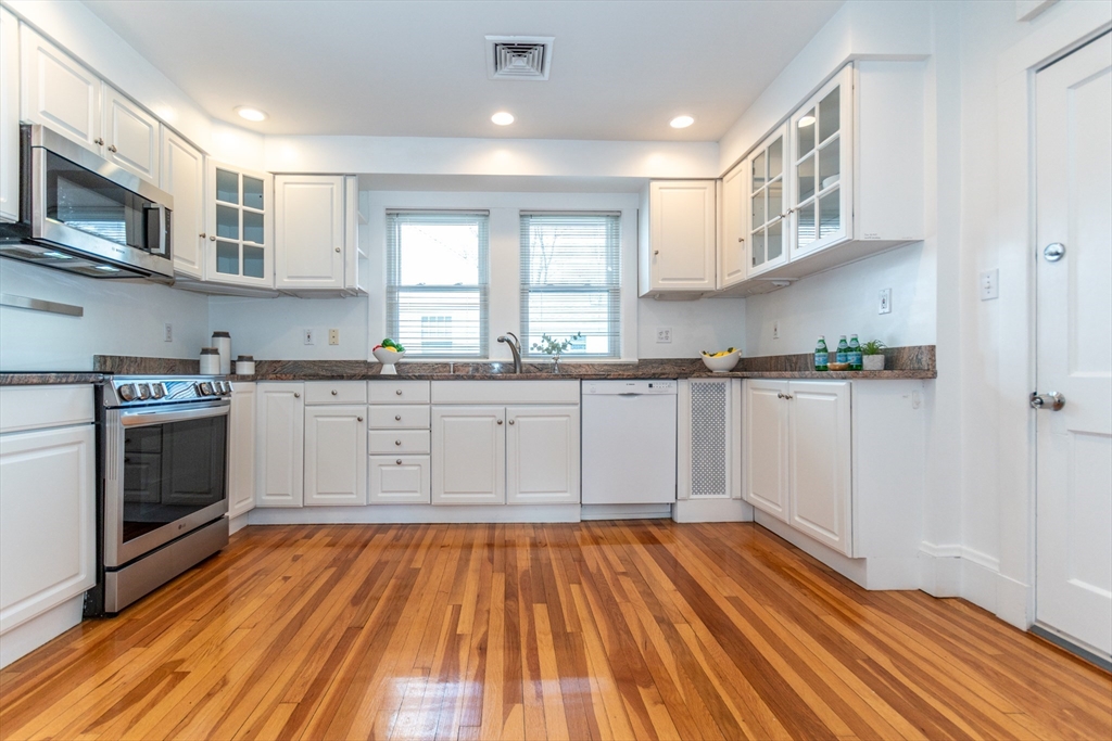 56-58 Cloverdale Road, Unit 56 Newton, MA 02461 - Photo 9 of 18 Gallery Image 9