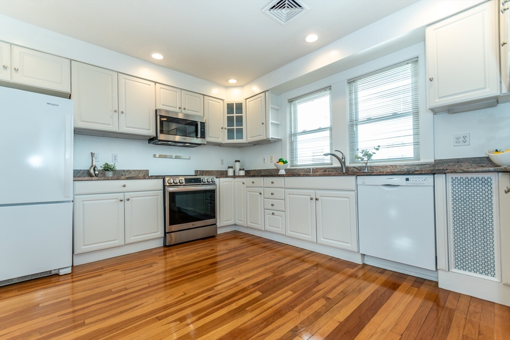 56-58 Cloverdale Road, Unit 56 Newton, MA 02461 - Photo 10 of 18 Gallery Image 10