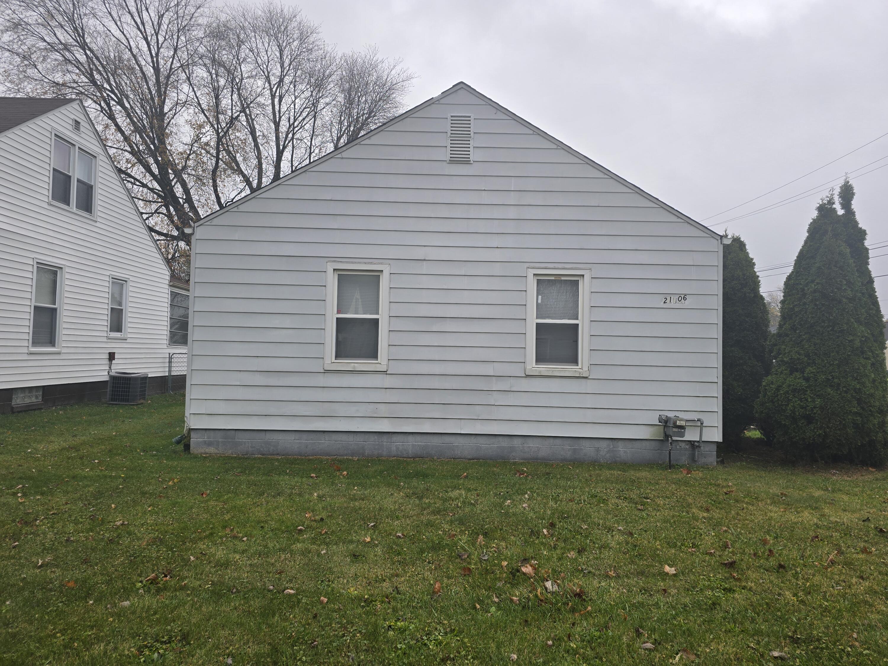 21706 Rausch Avenue Eastpointe, MI 48021 - Photo 2 of 14 20241119_145305