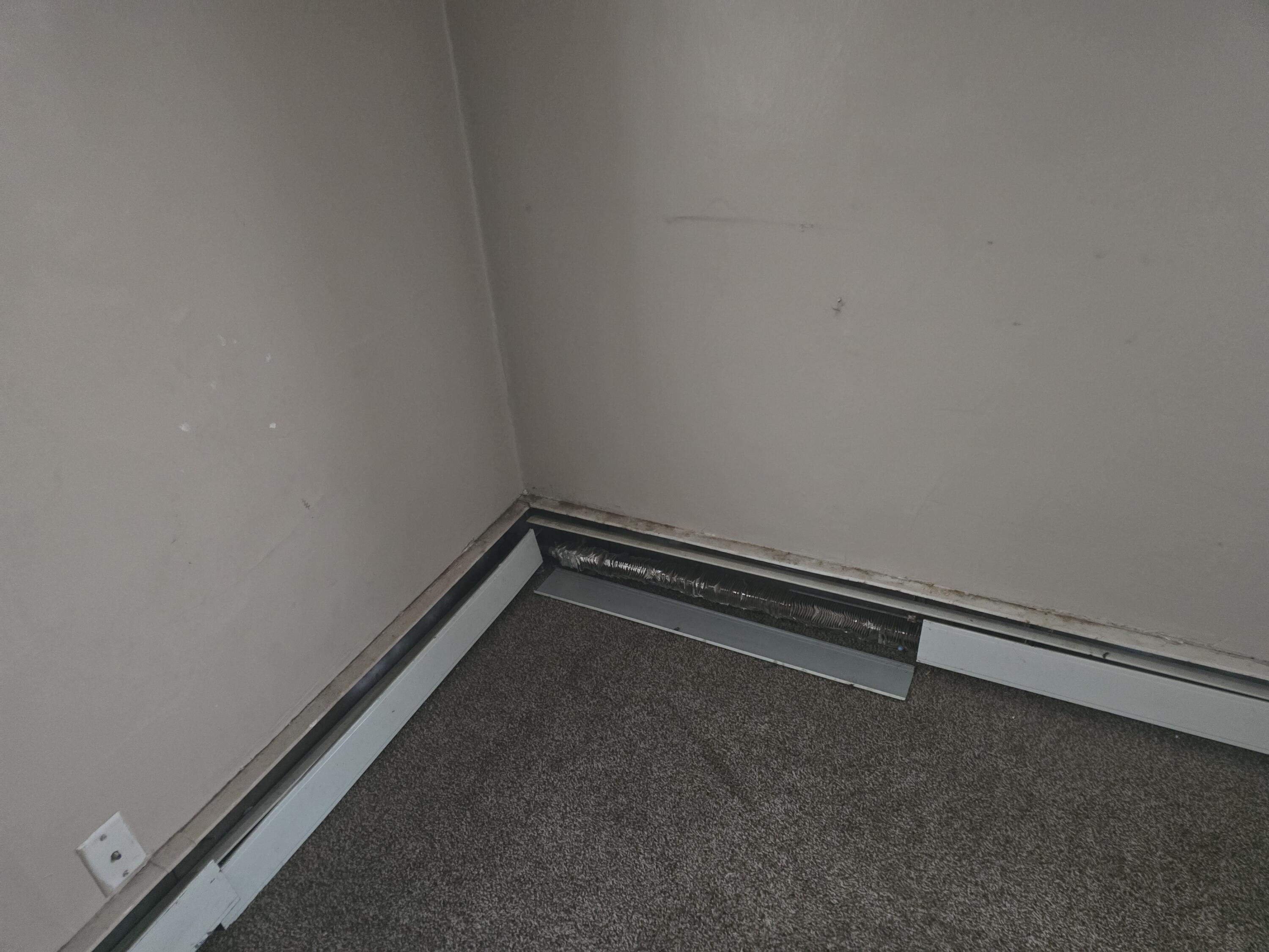 21706 Rausch Avenue Eastpointe, MI 48021 - Photo 4 of 14 20241119_145803