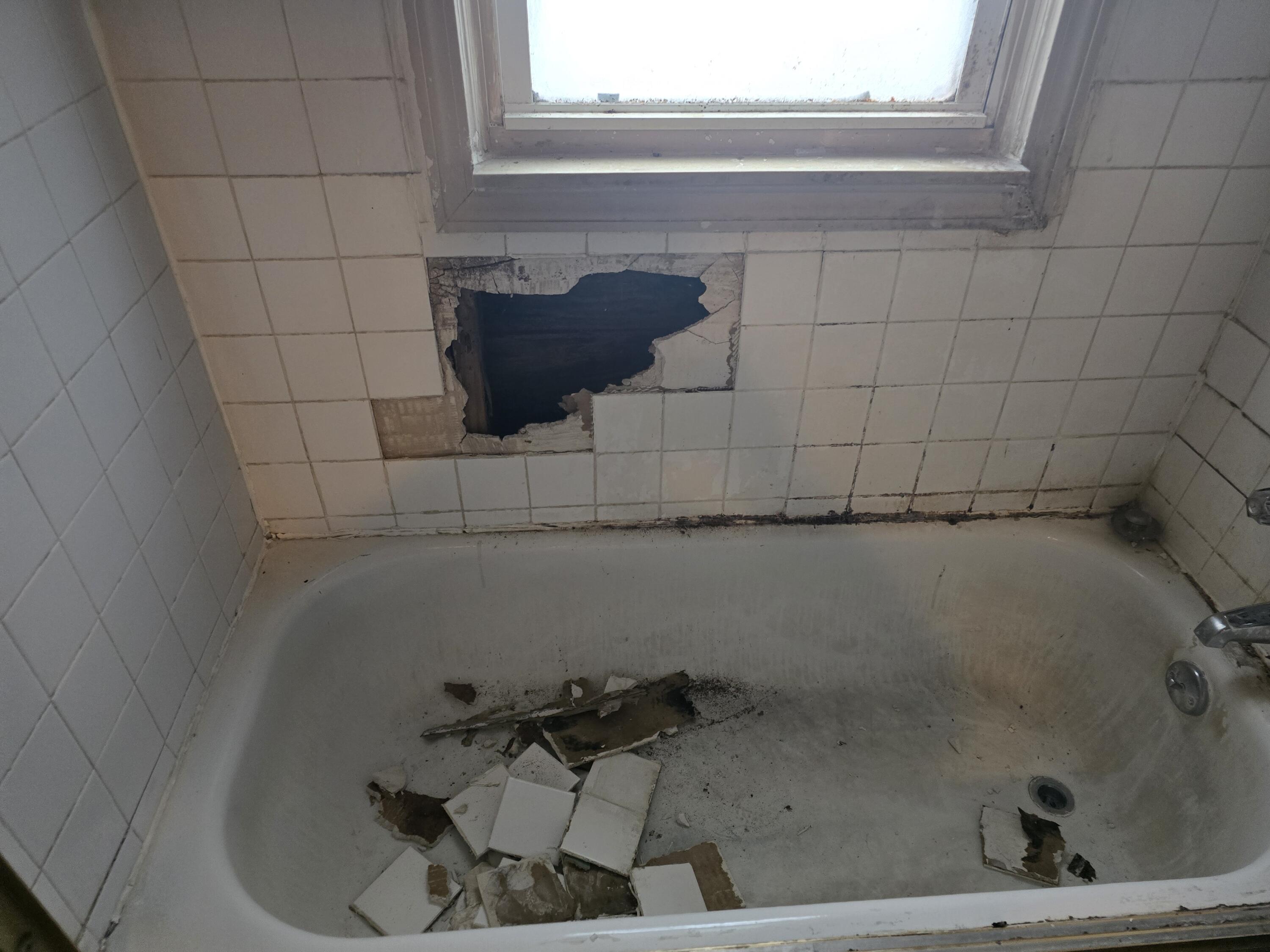 21706 Rausch Avenue Eastpointe, MI 48021 - Photo 6 of 14 20241119_145837