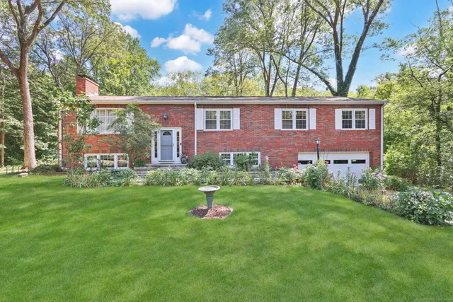 $625,000 | 15 Hillside Lane, Monroe, CT 06468