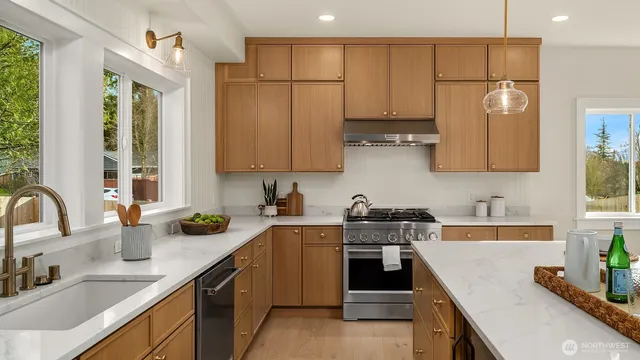 $2,200,000 | 10010 161st Avenue Northeast, Redmond, WA 98052