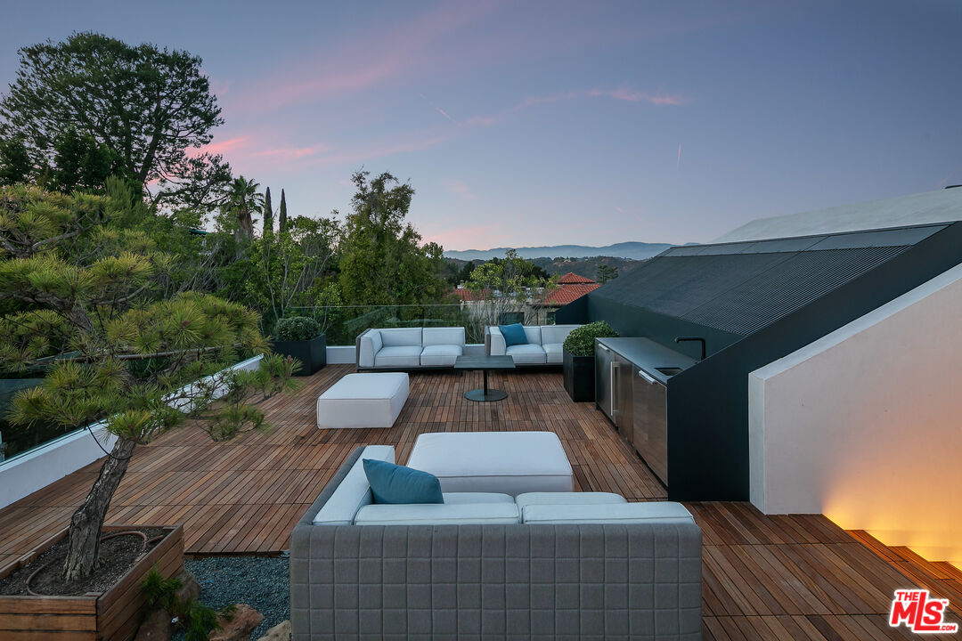 1254 Roberto Lane Los Angeles, CA 90077 - Photo 39 of 43 Gallery Image 39