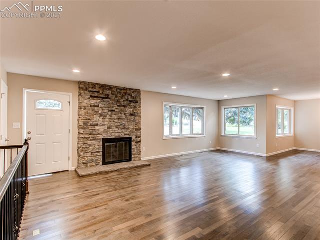 7 Sequoyah Road Colorado Springs, CO 80906 - Photo 3 of 40 Large Great Room