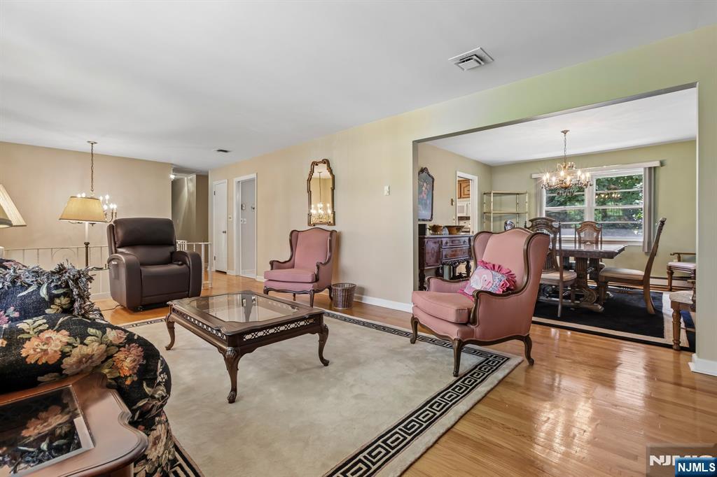 270 Midwood Road Paramus, NJ 07652 - Photo 3 of 17