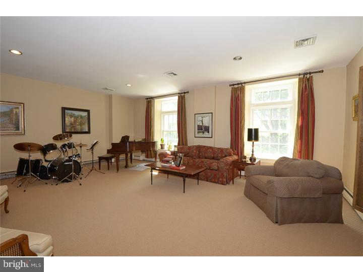 2617 Wayland Road Berwyn, PA 19312 - Photo 6 of 20 Living Room
