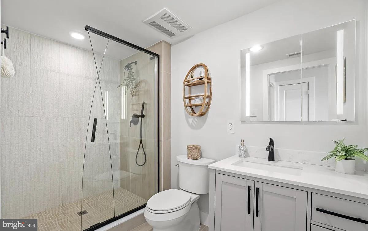 2301 Champlain Street Northwest, Unit 111 Washington, DC 20009 - Photo 16 of 18