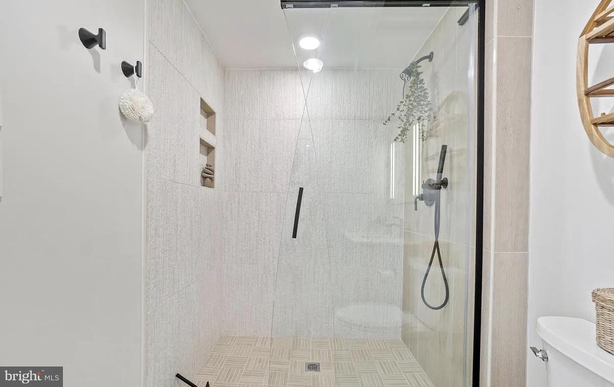 2301 Champlain Street Northwest, Unit 111 Washington, DC 20009 - Photo 17 of 18