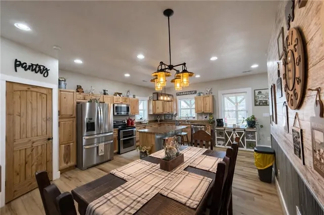 $759,000 | 1044 Southwest 101st Road, Chilhowee, MO 64733