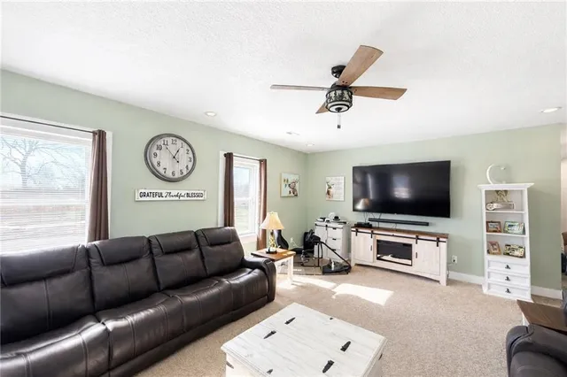 $759,000 | 1044 Southwest 101st Road, Chilhowee, MO 64733