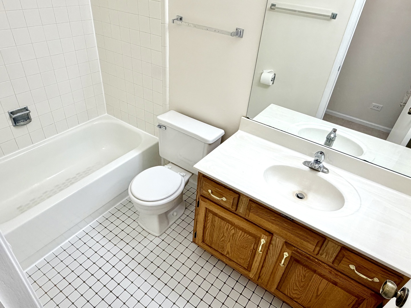 2400 Mallow Court, Unit Z1 Schaumburg, IL 60107 - Photo 14 of 18