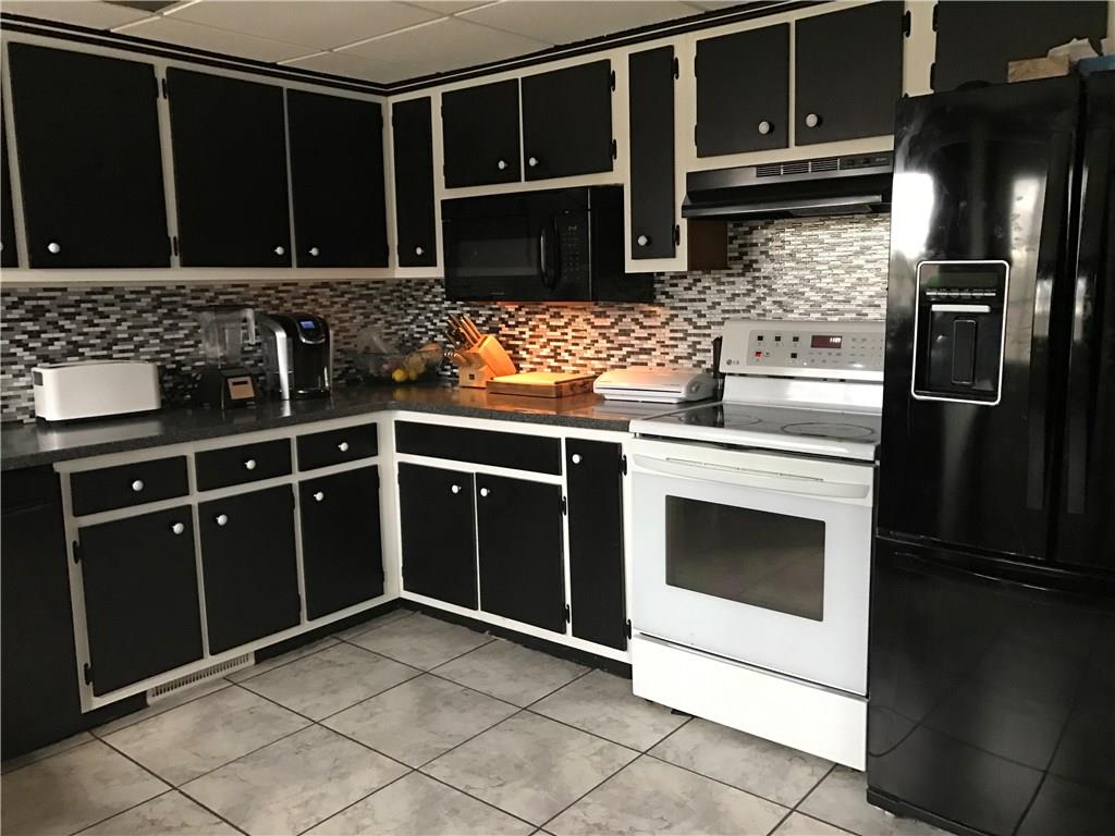 613 Winterberry Road Monroeville, PA 15146 - Photo 8 of 25 New electric stove and energy efficient refrigerator.