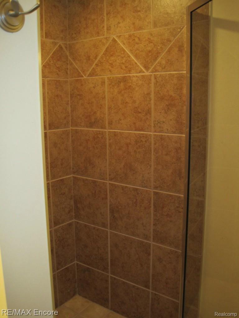 3687 Tremonte Circle, Unit 73 Rochester, MI 48306 - Photo 35 of 43 Ceramic tile bathroom