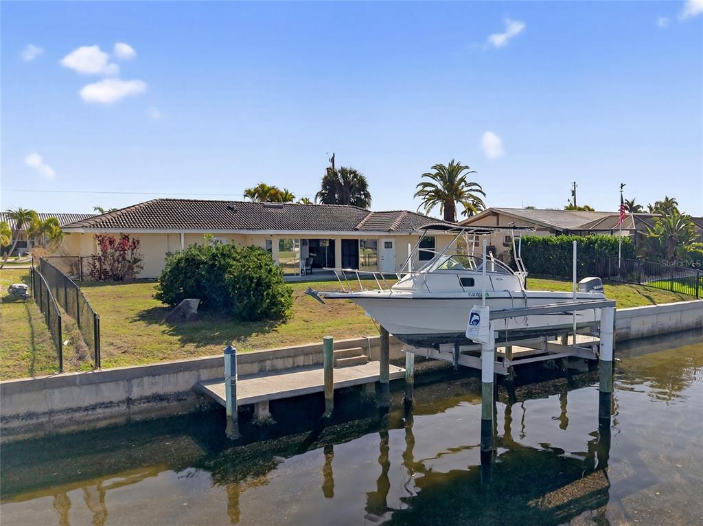 523 Vía Cintia Punta Gorda, FL 33950 - Photo 3 of 34