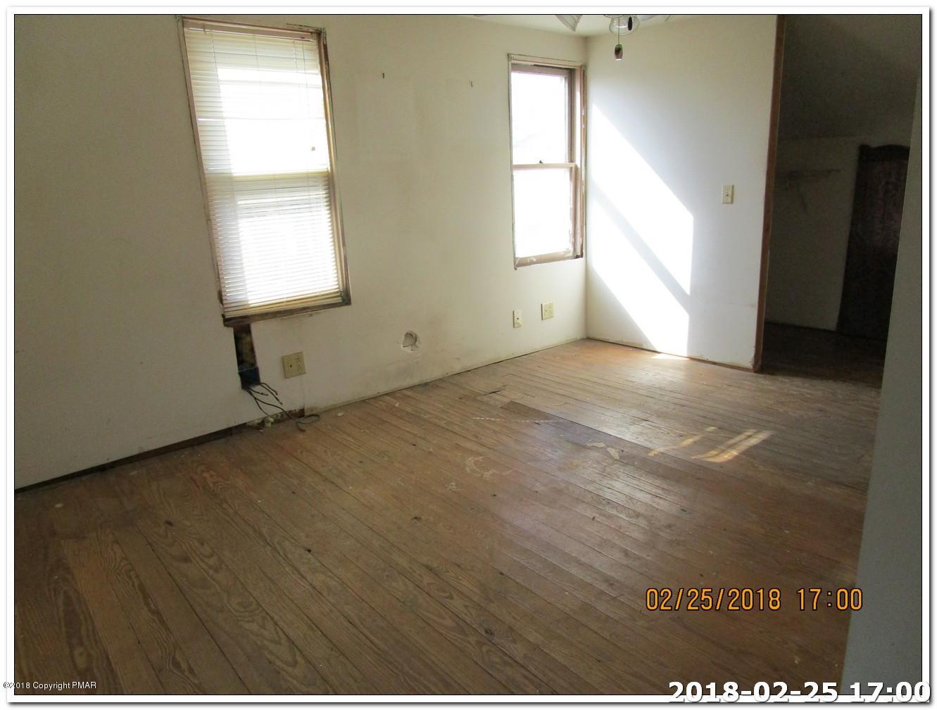 476 Male Road Wind Gap, PA 18091 - Photo 5 of 18 resized00006