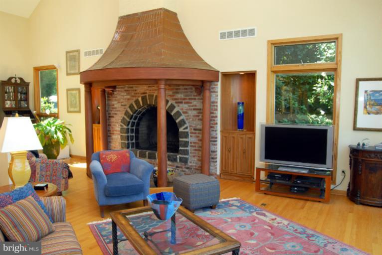 572 Laurel Road Riva, MD 21140 - Photo 17 of 30 Living Room