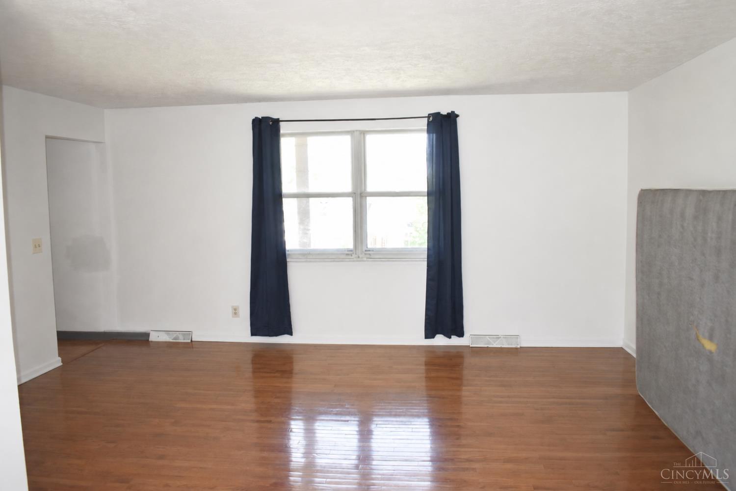 4357 Hubble Road Cincinnati, OH 45247 - Photo 6 of 23