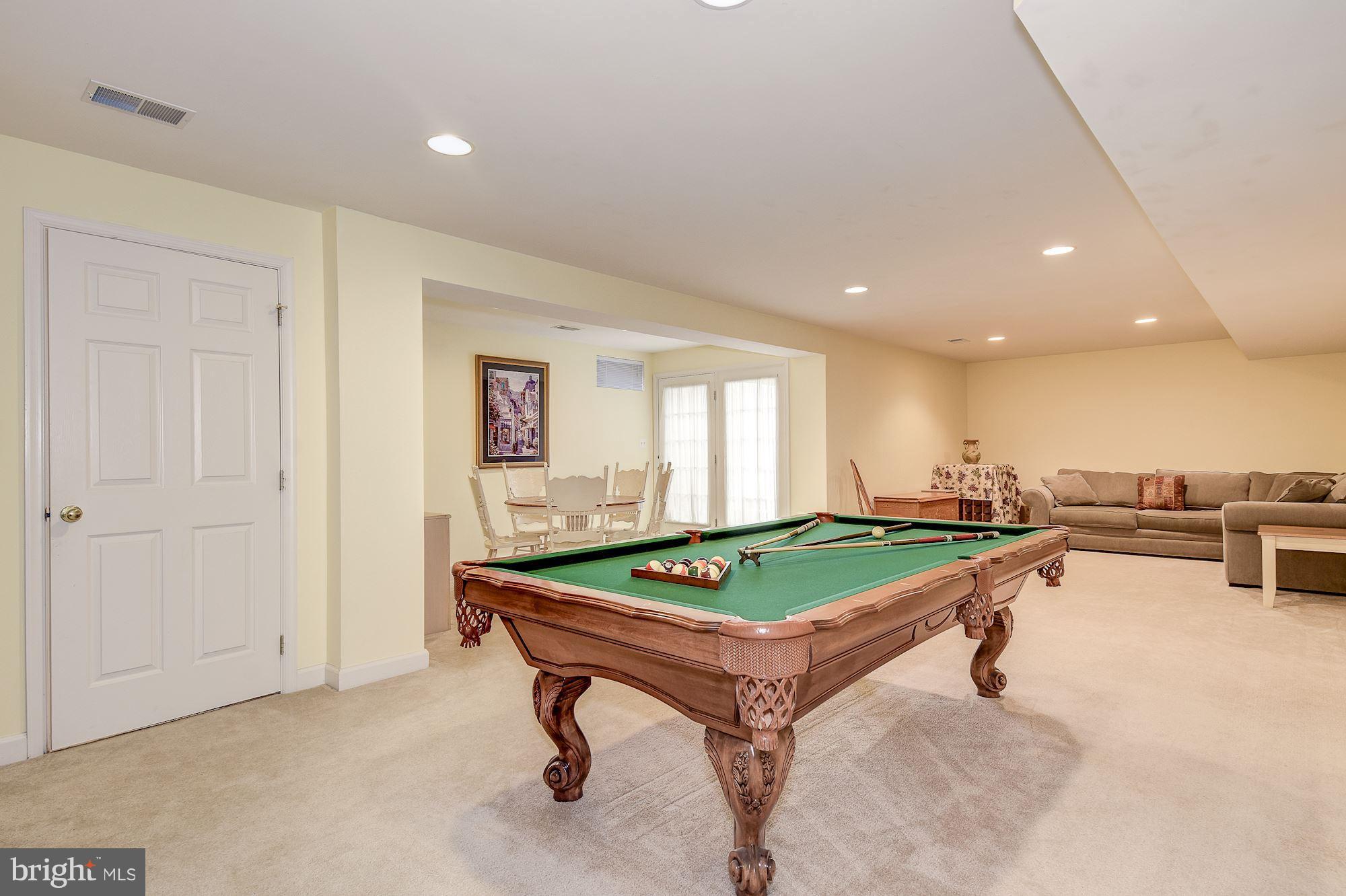 8639 Hillside Manor Drive Springfield, VA 22152 - Photo 23 of 30 a room with furniture pool table and table tennis table