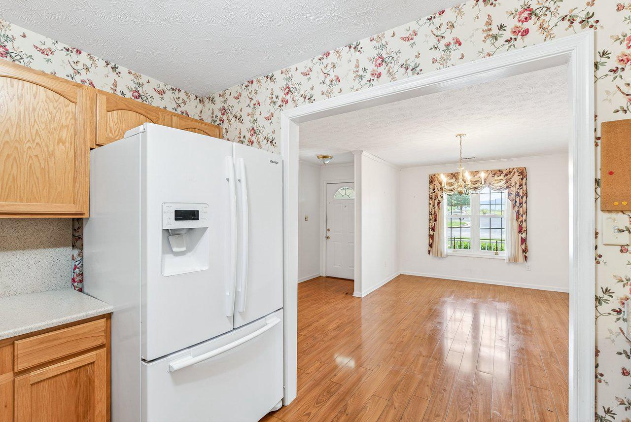 849 South Ox Road Woodstock, VA 22664 - Photo 15 of 51 Charming kitchen with floral accents.