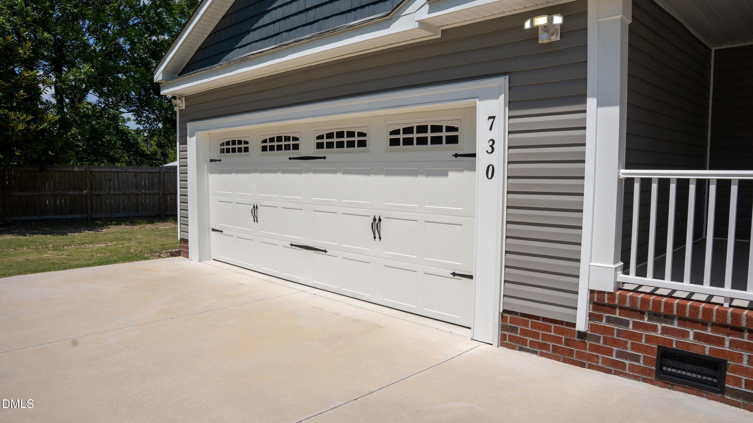 730 NW Boulevard Clinton, NC 28328 - Photo 5 of 68 2 Car Garage!