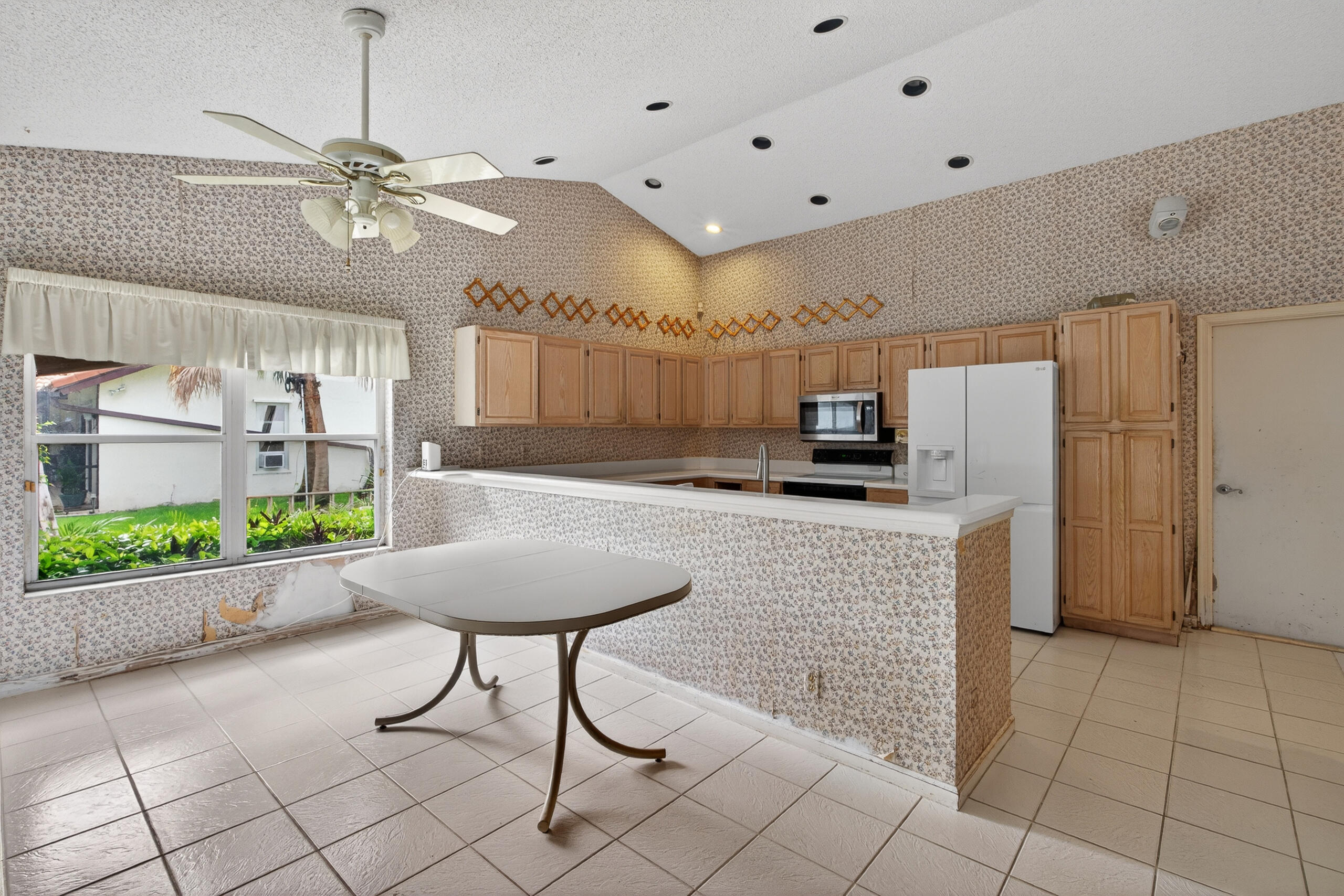 2825 Northwest 29th Drive Boca Raton, FL 33434 - Photo 9 of 56 025_Daniela_boca-38