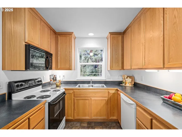 $349,000 | 48489 Hiland Ranch Drive, Oakridge, OR 97463