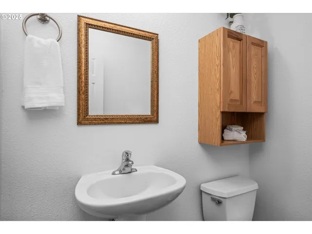 $349,000 | 48489 Hiland Ranch Drive, Oakridge, OR 97463