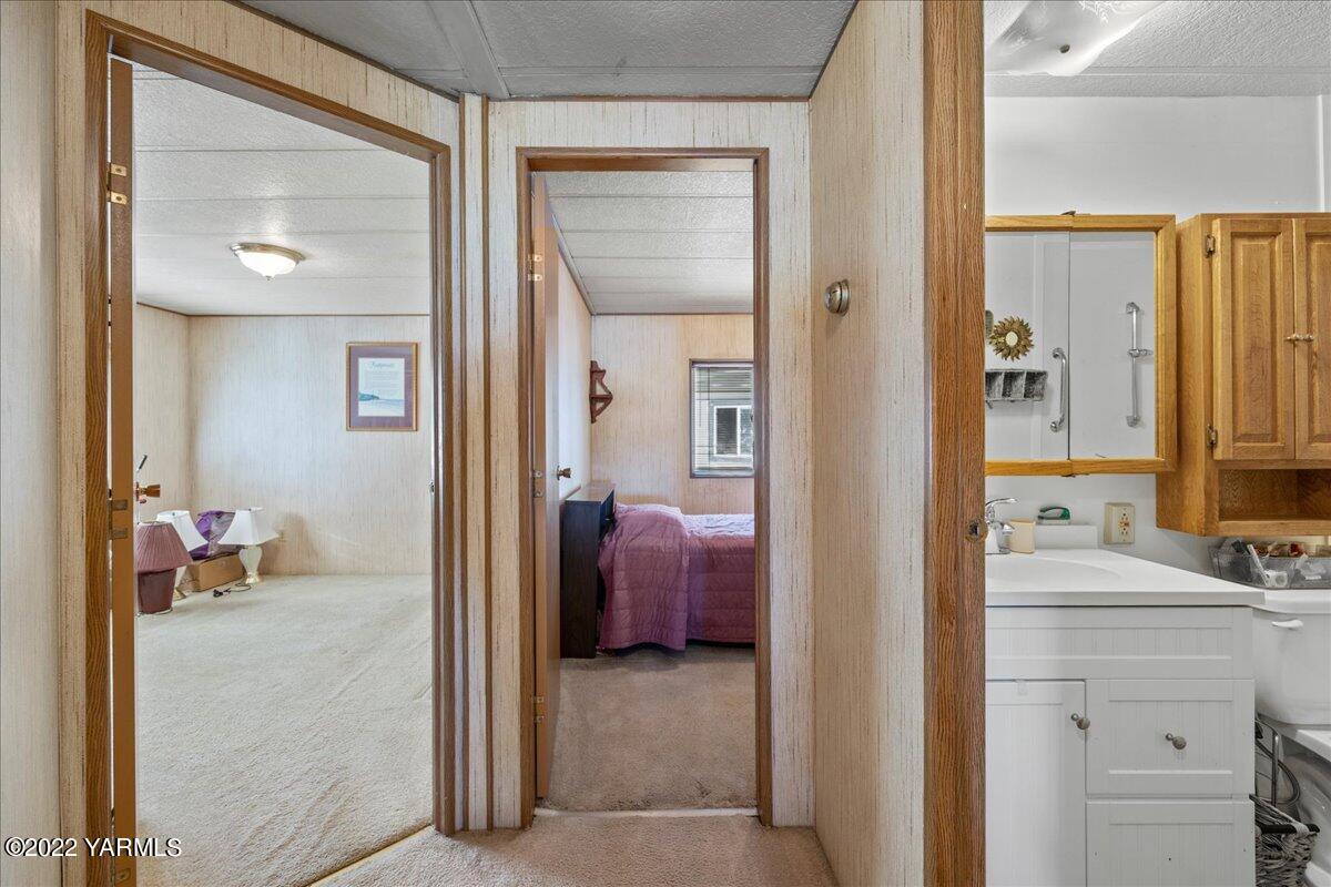 300 Alps Road, Unit 1008 Moxee, WA 98936 - Photo 11 of 22 a en suite bathroom with a double vanity sink and a mirror
