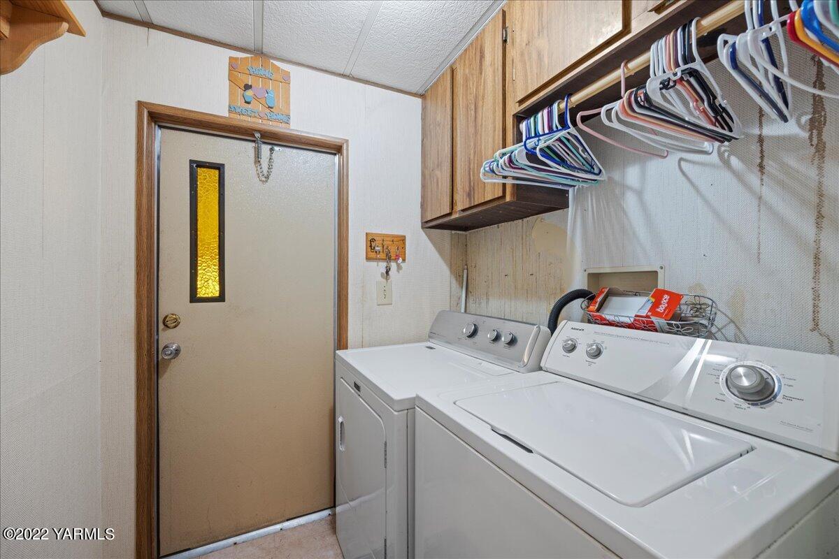 300 Alps Road, Unit 1008 Moxee, WA 98936 - Photo 13 of 22 a utility room with dryer and washer