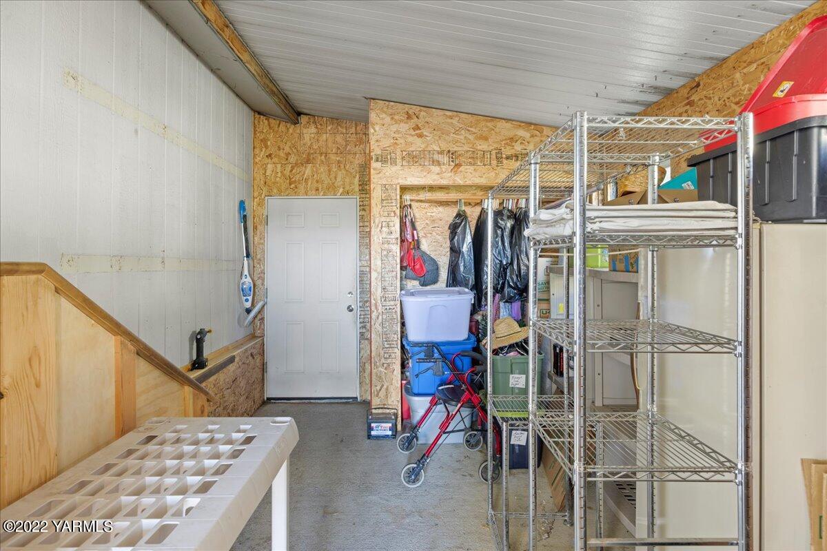300 Alps Road, Unit 1008 Moxee, WA 98936 - Photo 14 of 22 a view of walk in closet with clothes
