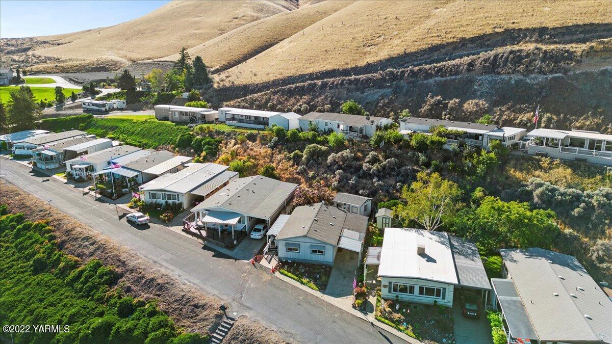 300 Alps Road, Unit 1008 Moxee, WA 98936 - Photo 19 of 22 an aerial view of a house with a yard