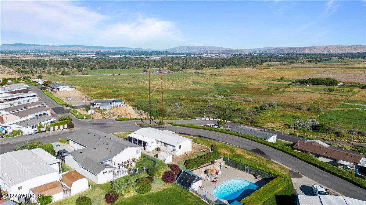 300 Alps Road, Unit 1008 Moxee, WA 98936 - Photo 21 of 22 a view of a city