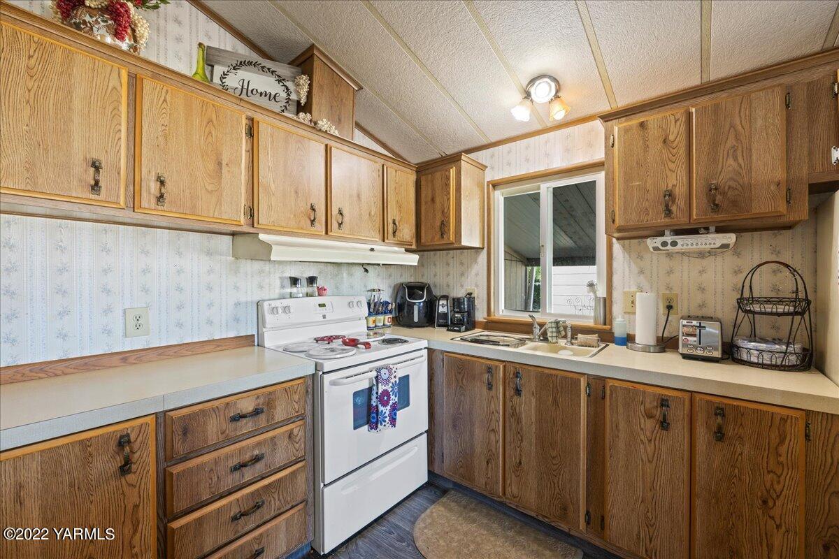 300 Alps Road, Unit 1008 Moxee, WA 98936 - Photo 9 of 22 a kitchen with stainless steel appliances granite countertop a sink a stove and cabinets