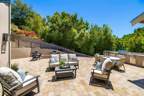 $3,980,000 | 84 Mossbridge Lane, Orinda, CA 94563
