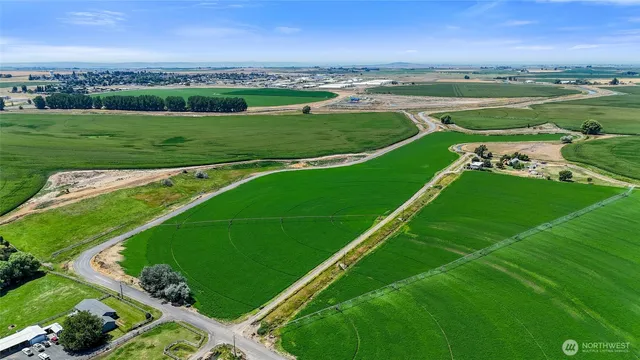 an aerial view of a golf course with a big yard