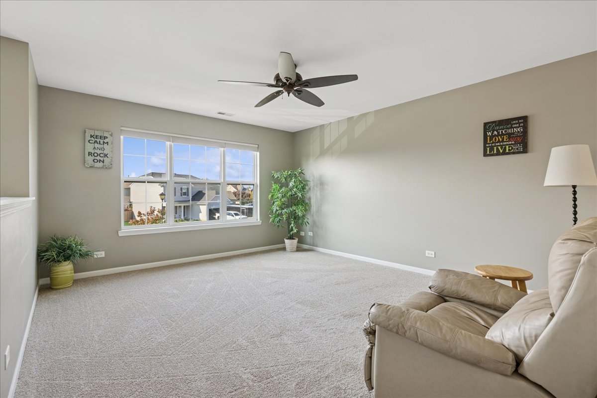 2681 Braeburn Way Woodstock, IL 60098 - Photo 15 of 41 a living room with furniture and a window