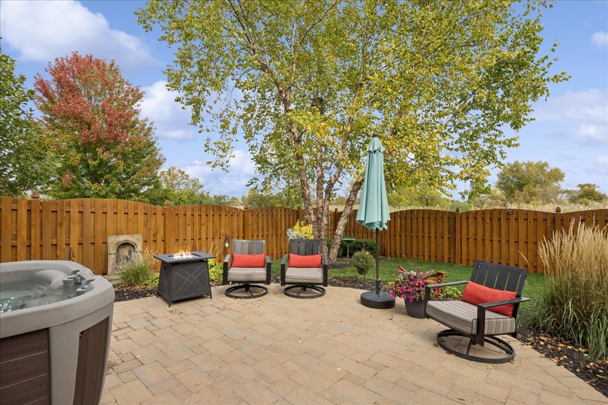 2681 Braeburn Way Woodstock, IL 60098 - Photo 29 of 41 a view of backyard with a table and chairs