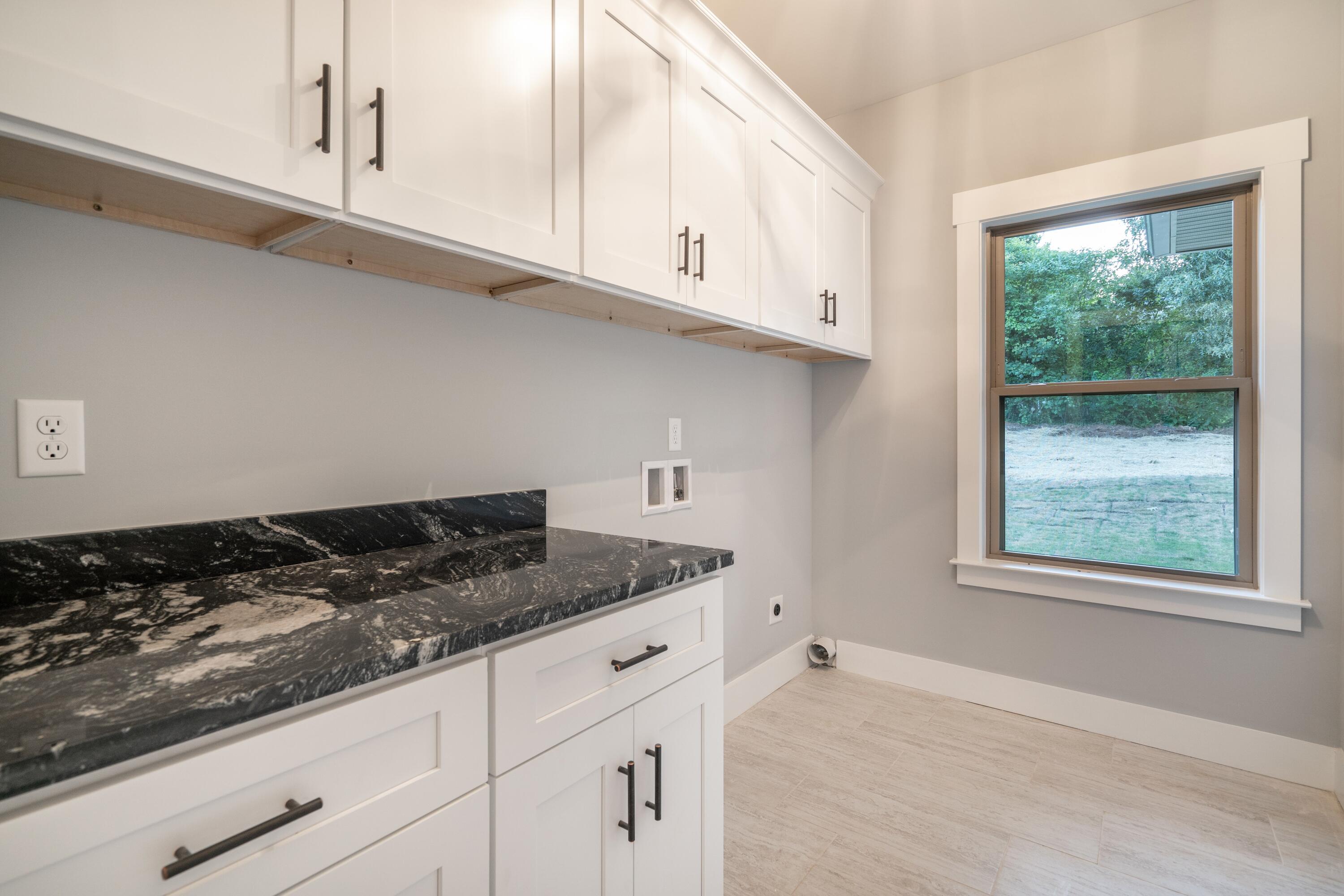 1711 Clayton Drive Chattanooga, TN 37421 - Photo 21 of 41 Laundry