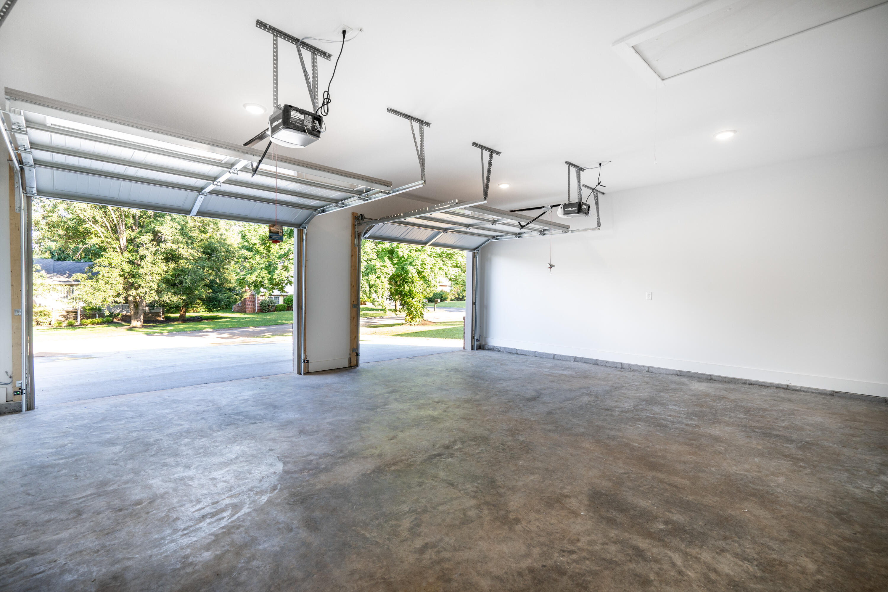 1711 Clayton Drive Chattanooga, TN 37421 - Photo 36 of 41 Garage