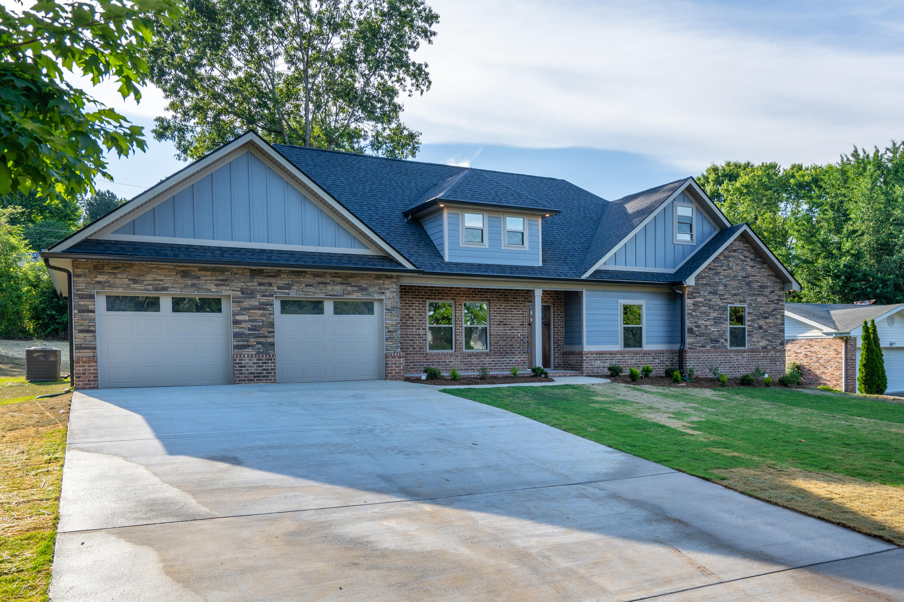 1711 Clayton Drive Chattanooga, TN 37421 - Photo 37 of 41 Front