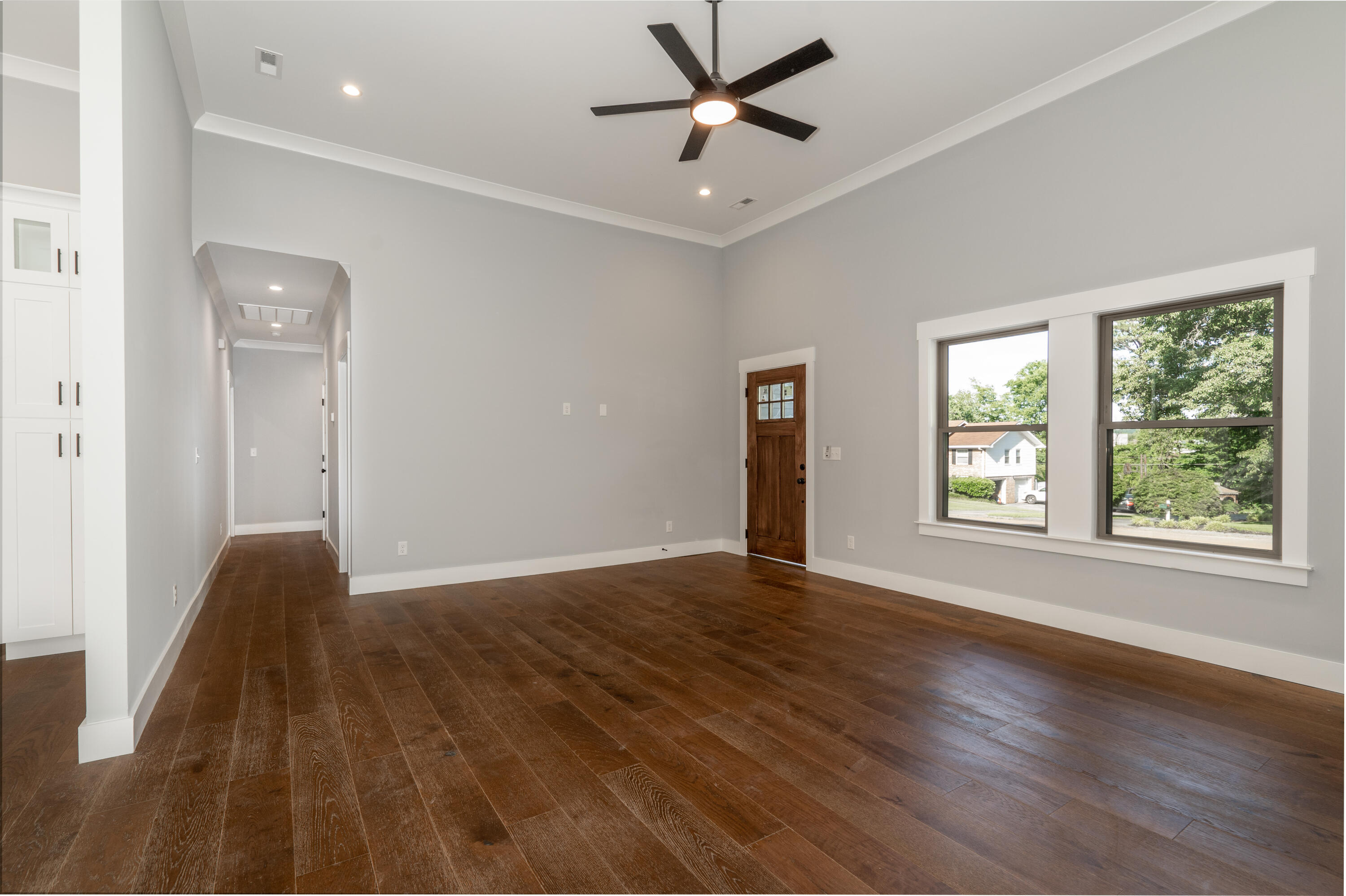 1711 Clayton Drive Chattanooga, TN 37421 - Photo 10 of 41 Living Room 1