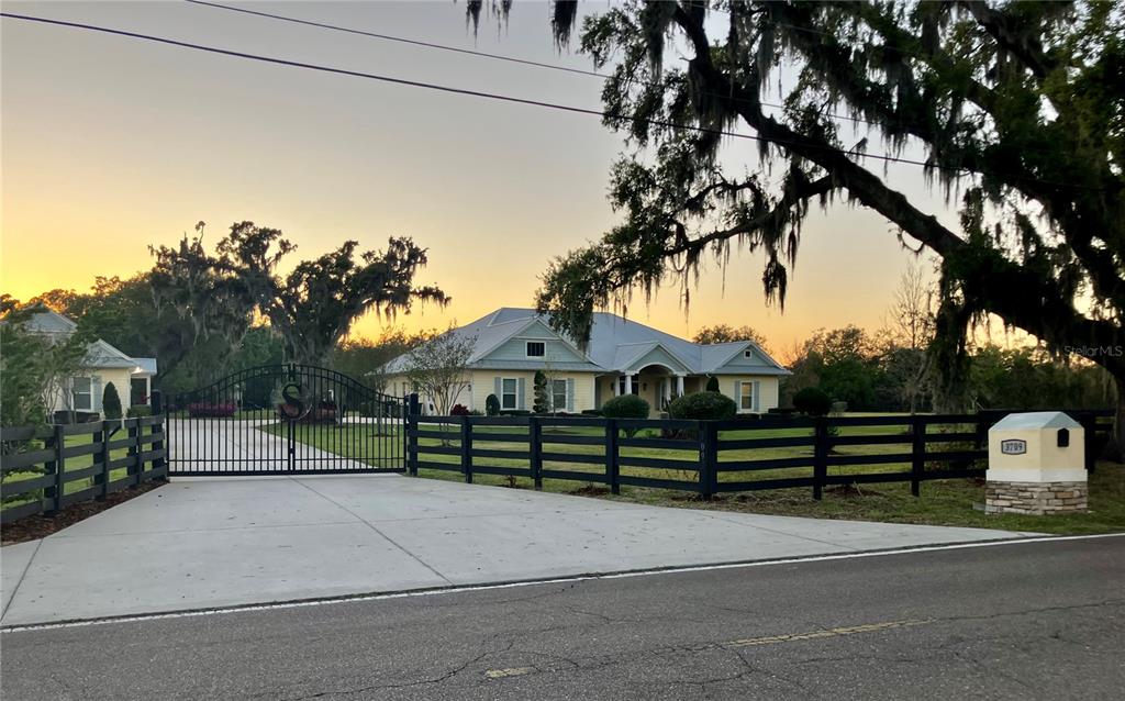 3709 Gallagher Road Plant City, FL 33565 - Photo 2 of 60 a front view of a house with a garden
