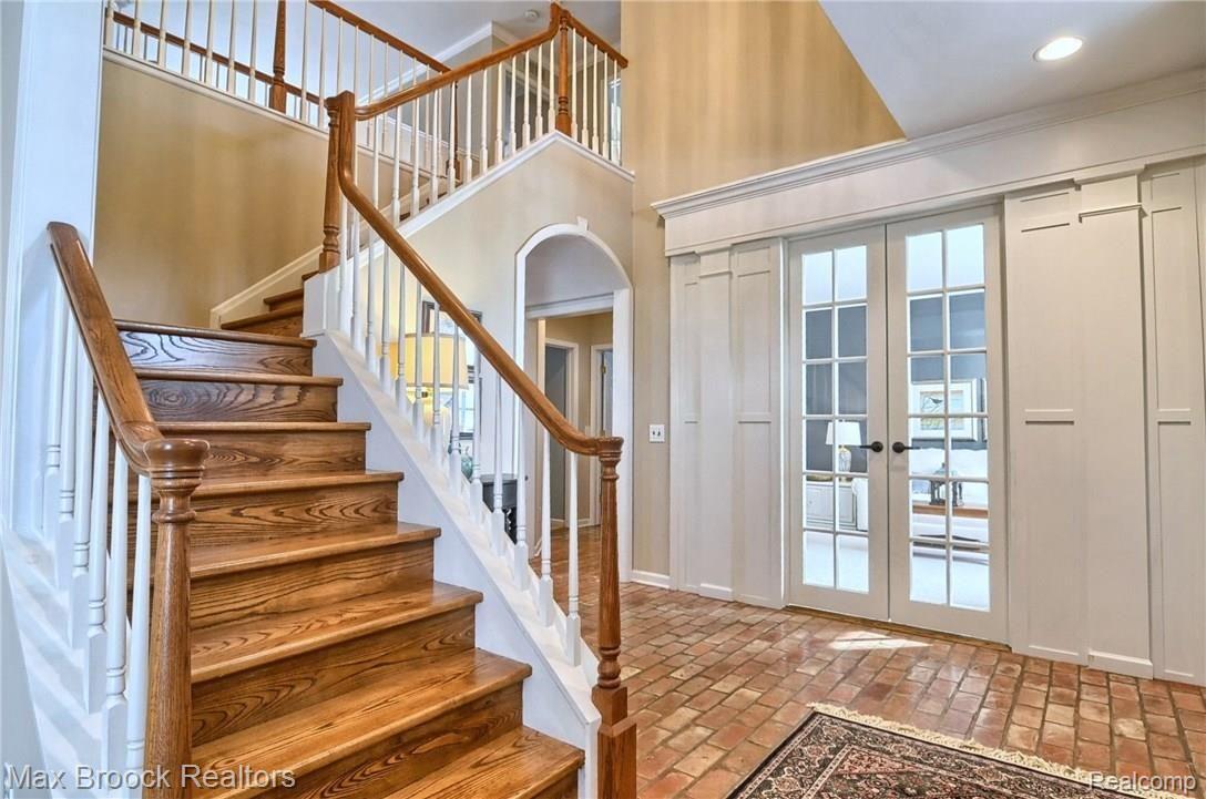 314 Belle Meade Road Troy, MI 48098 - Photo 2 of 37 Foyer.jpg