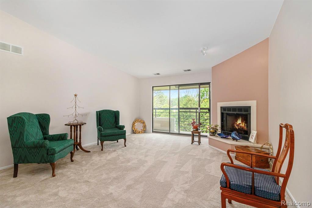 30414 Orchard Lake Road, Unit 25 Farmington Hills, MI 48334 - Photo 3 of 25