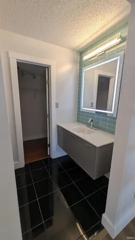 $2,275 | 432 East Laurelwood Drive, Bloomington, IN 47401