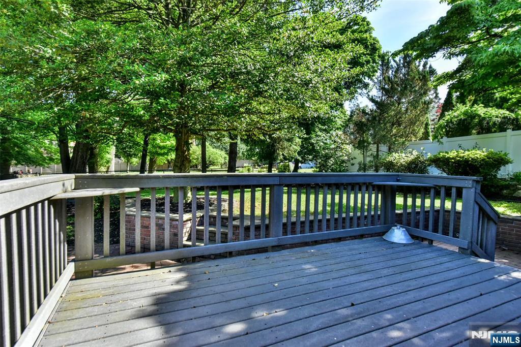 11 Mountain Ridge Drive Wayne, NJ 07470 - Photo 23 of 30