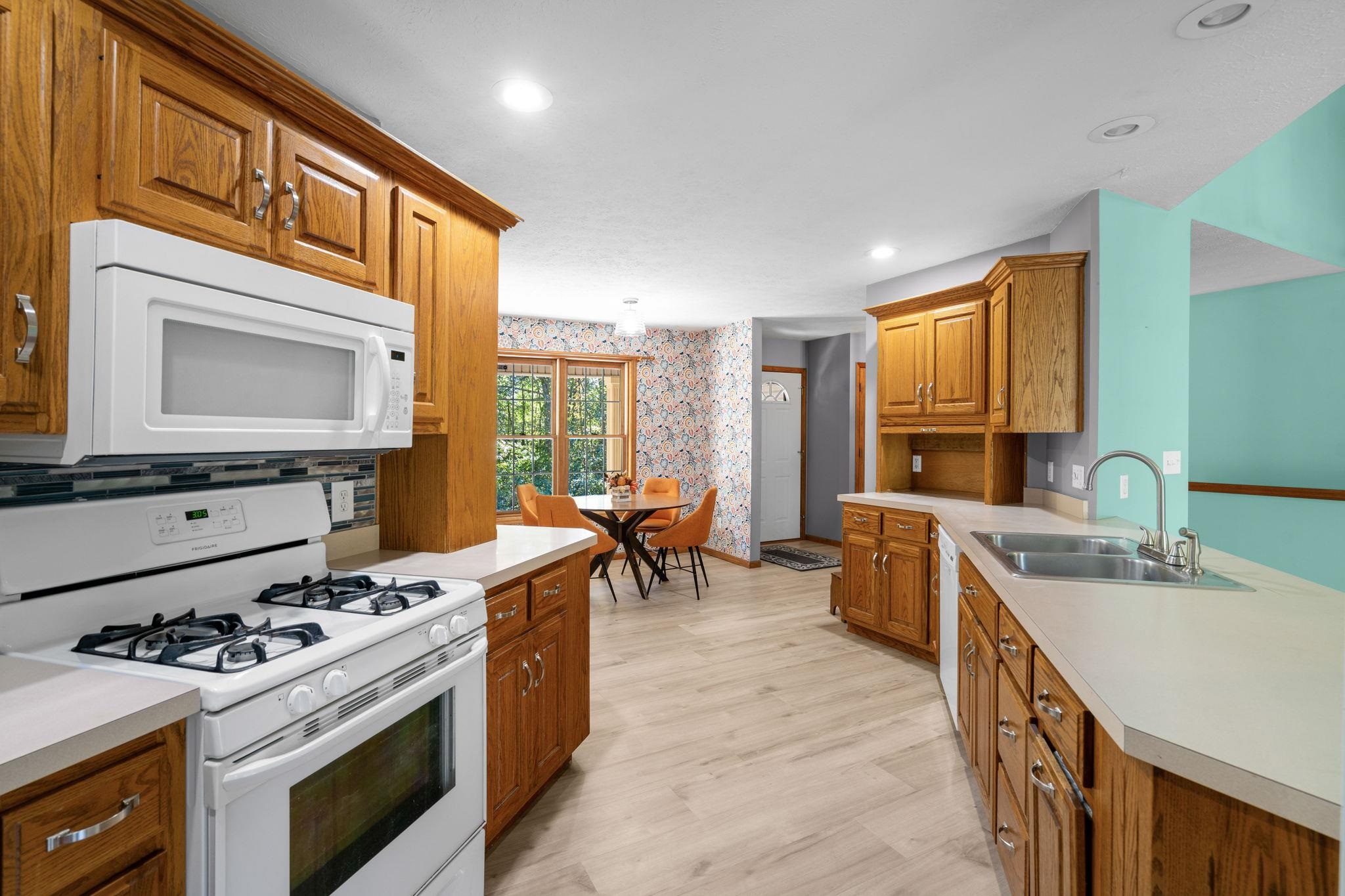 1304 Windsor Way Warsaw, IN 46580 - Photo 11 of 36 Gallery Image 11