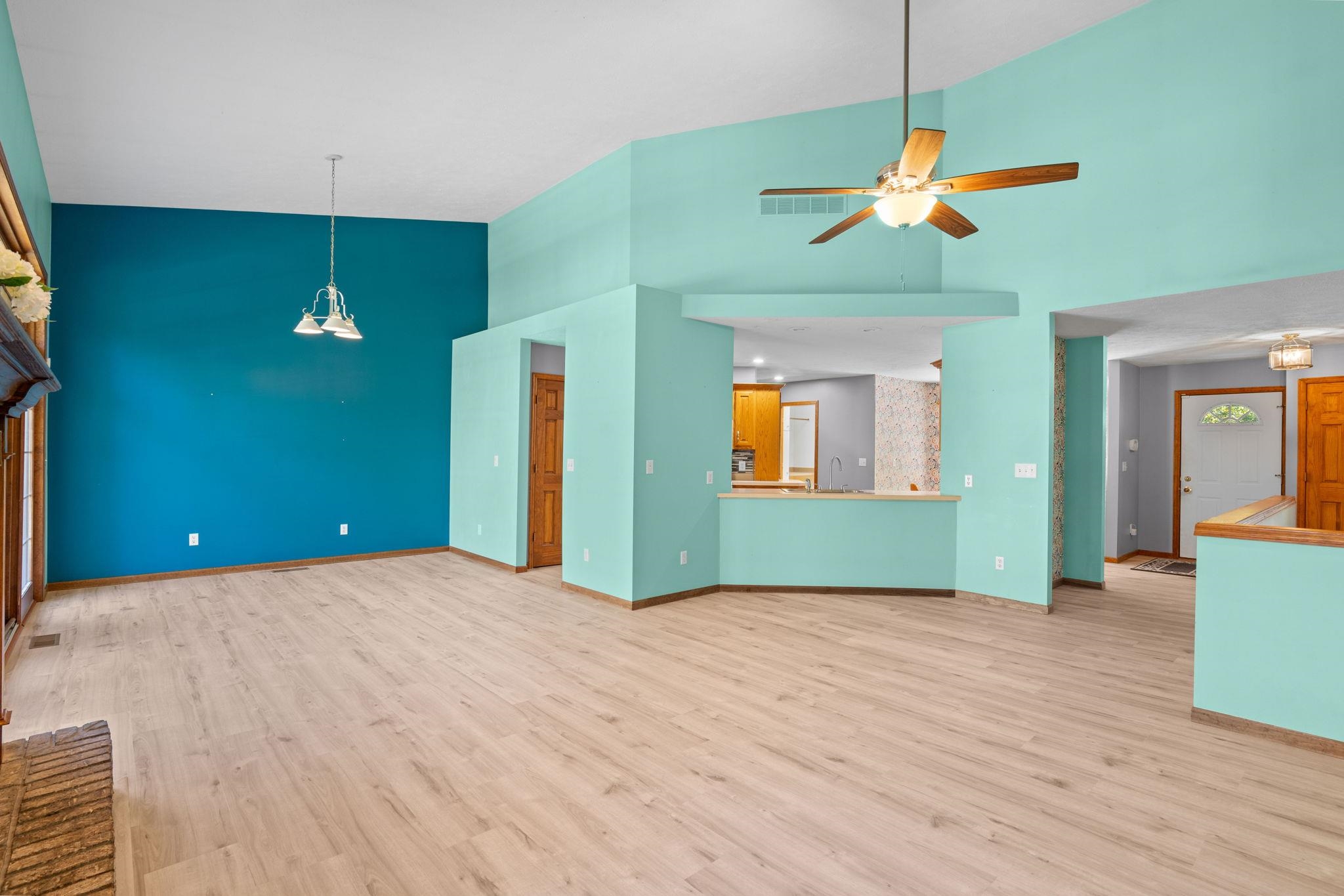 1304 Windsor Way Warsaw, IN 46580 - Photo 3 of 36 Gallery Image 3
