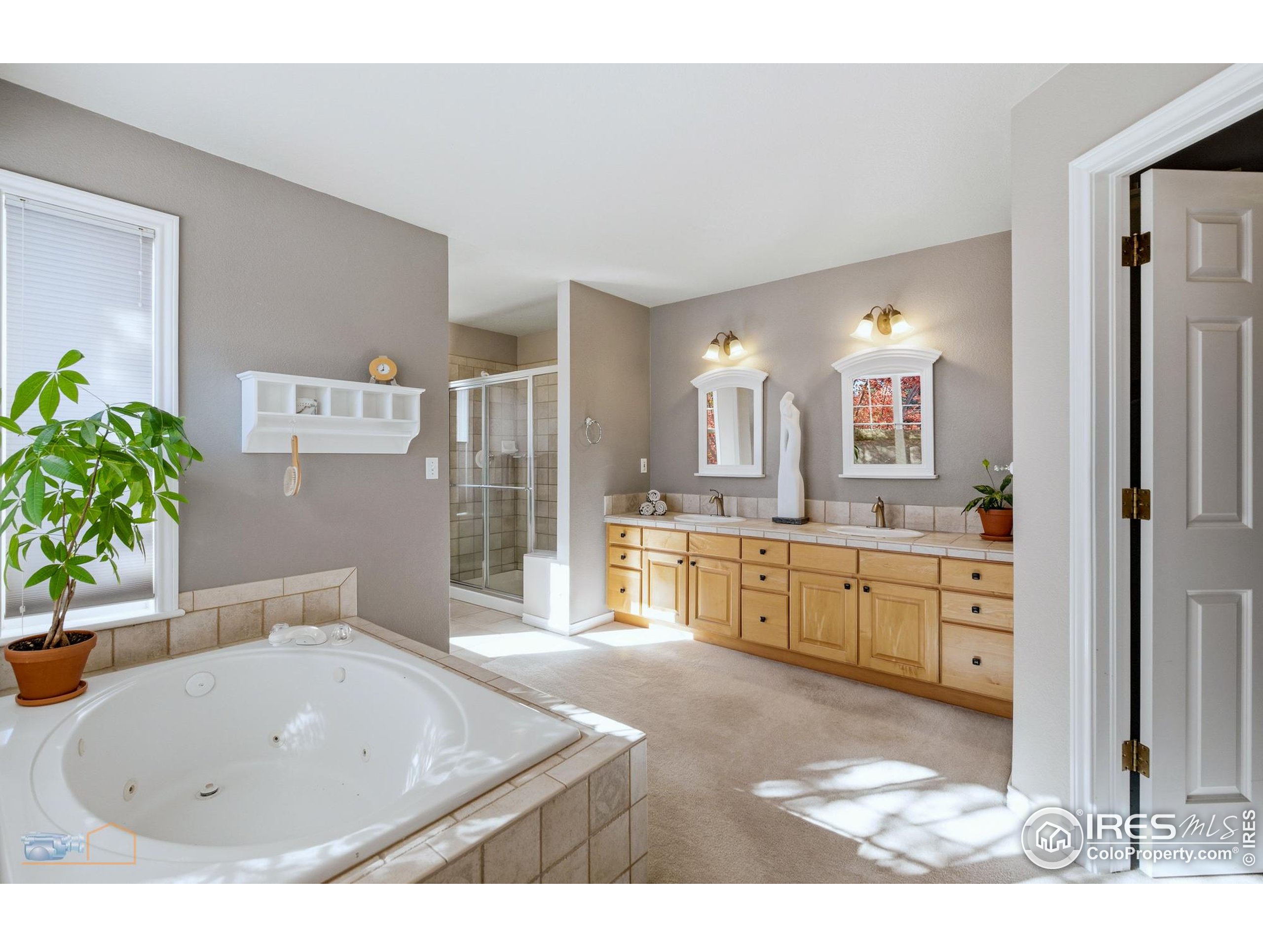 4921 Fountain Street Boulder, CO 80304 - Photo 24 of 50 a bathroom with a tub sink and mirror